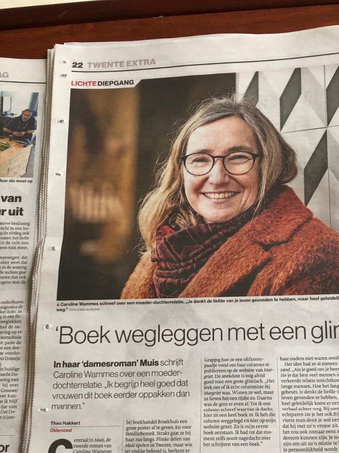 Interview Theo Hakkert in de Tubantia van 27 februari 2021. 

https://www.tubantia.nl/oldenzaal/caroline-wammes-houdt-liever-vaag-dat-haar-roman-muis-voor-een-deel-in-oldenzaal-speelt-br~a404e16c/ 
